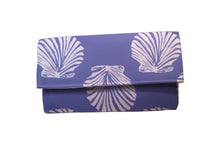 Load image into Gallery viewer, Scallop Shell Summer Clutch Purse with chunky chain 11.5x6.5
